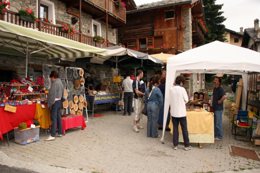 Little market  "Lo martsé di Torgnolein" - Arts and crafts market
