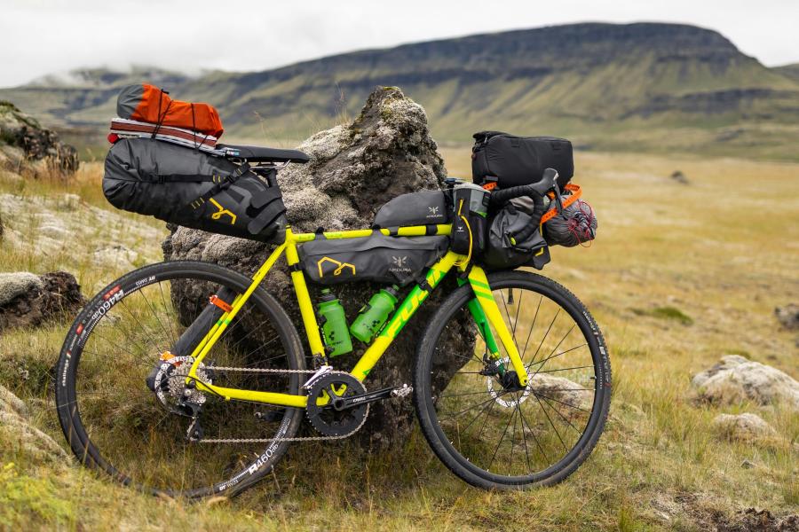 In solitaria in bicicletta in Himalaya