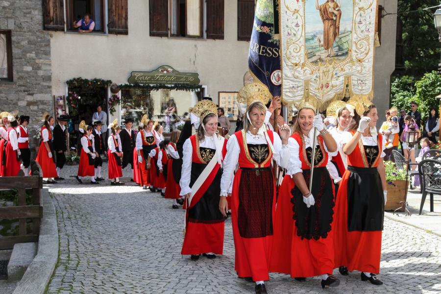 Incontro con gli autori - Lino e Nadia Guindani presentano "Énz Land: Gressoney, un angolo di terra Walser nel cuore delle Alpi"