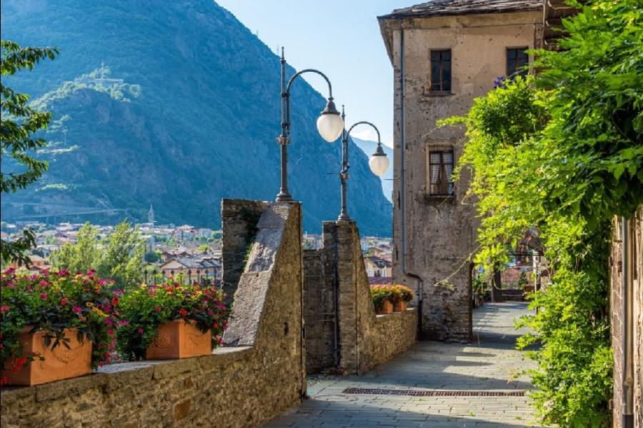 Manodopera: dialogo tra arte e artigianato