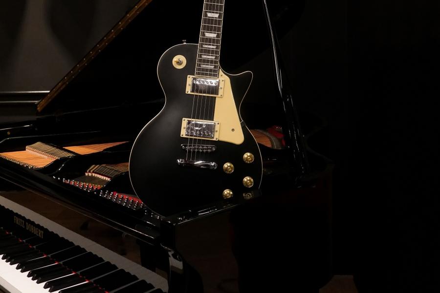 Pianoforte e chitarra  Alex Chadsey et Lorenzo Cominoli - concert