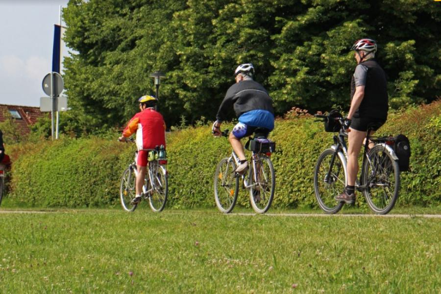 Pedalata lungo la nuova pista ciclabile