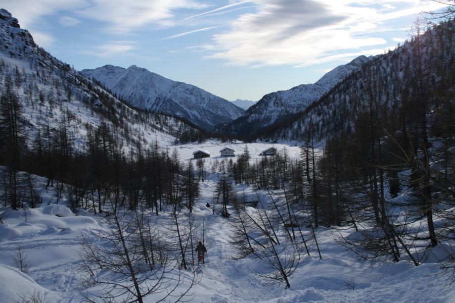 Un taglio di un tornante della strada prima del Pian di Verra Inferiore.