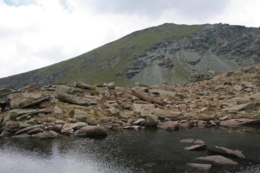 Uno dei Laghi di Resy e il Palon di Resy.