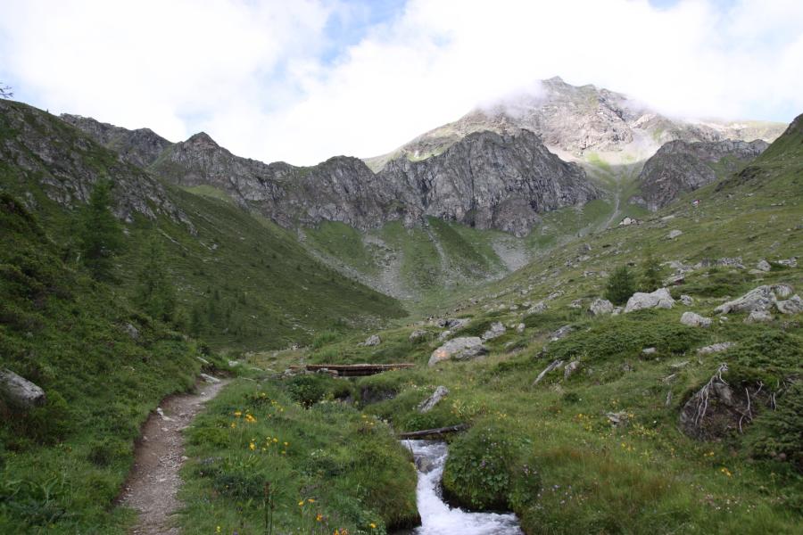 Il ponte sul Torrente di Nana che porta sulla sinistra orografica.