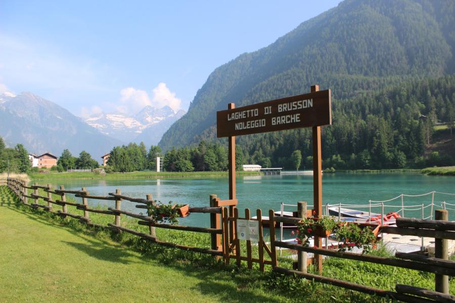 barchette laghetto brusson