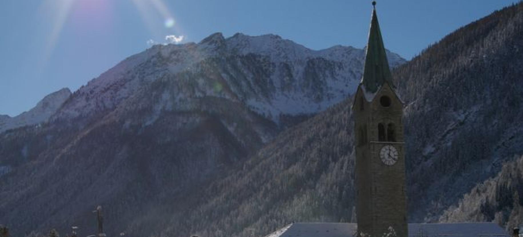Jeux d'enfance sur la place du village