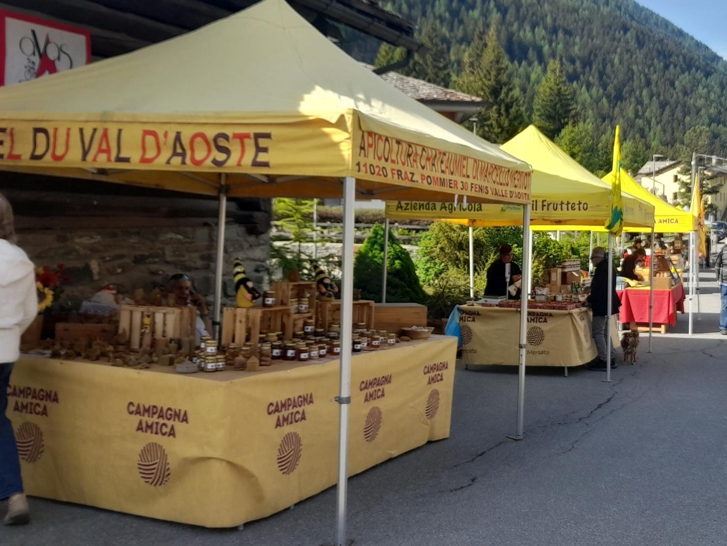 Lo Tsavèn - mercato dei prodotti locali