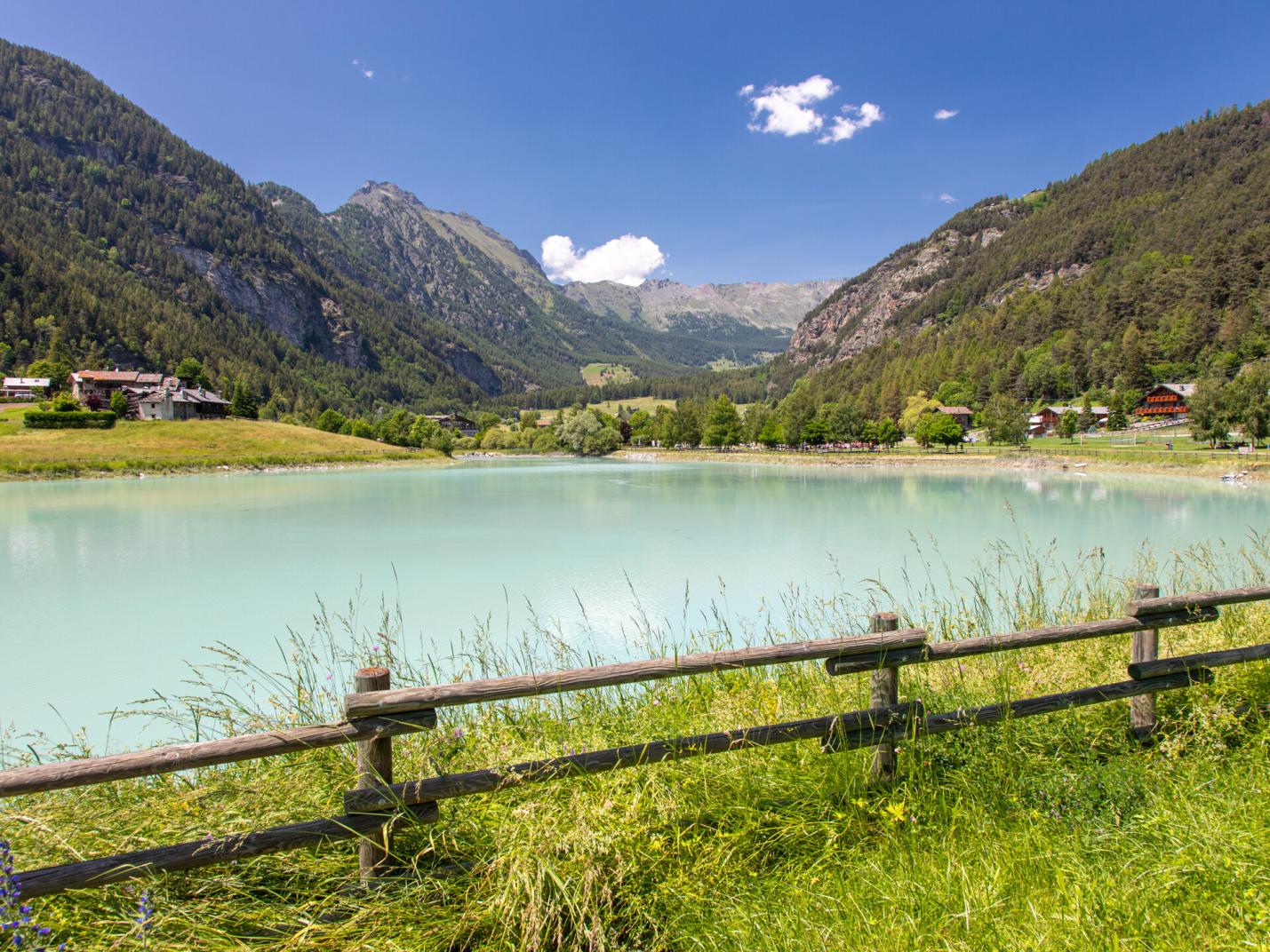 Laghetto di Brusson  Aperitivo in musica country-rock con Mikol Frachey
