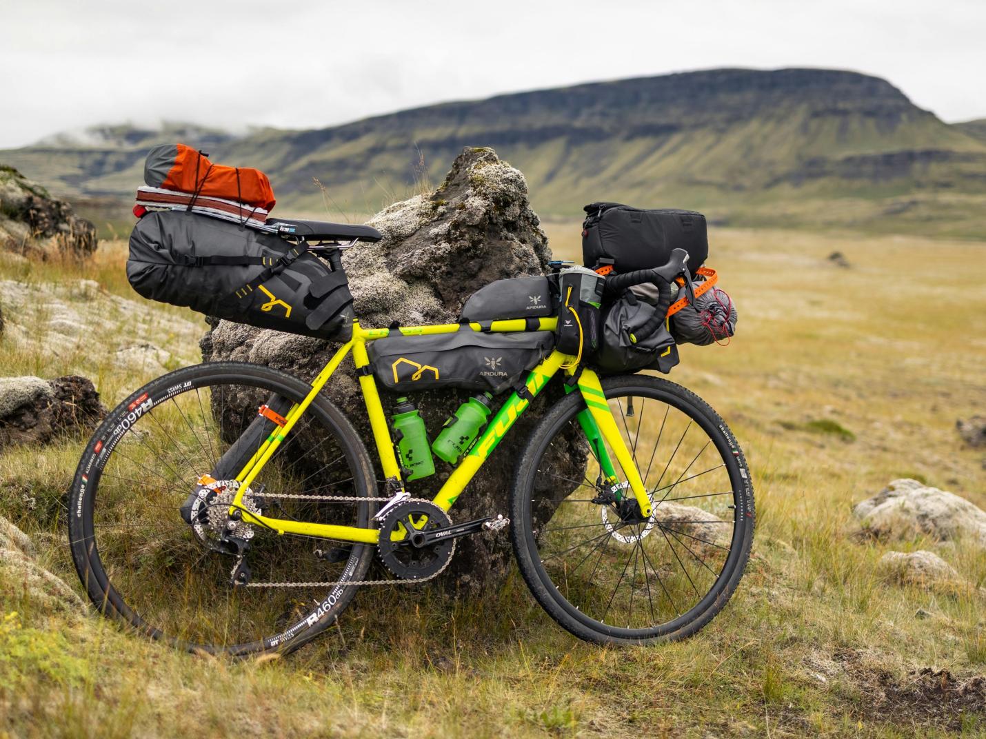 In solitaria in bicicletta in Himalaya