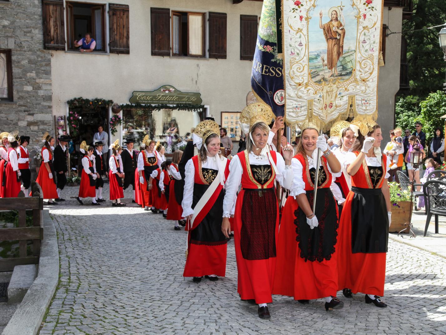 Incontro con gli autori - Lino e Nadia Guindani presentano "Énz Land: Gressoney, un angolo di terra Walser nel cuore delle Alpi"