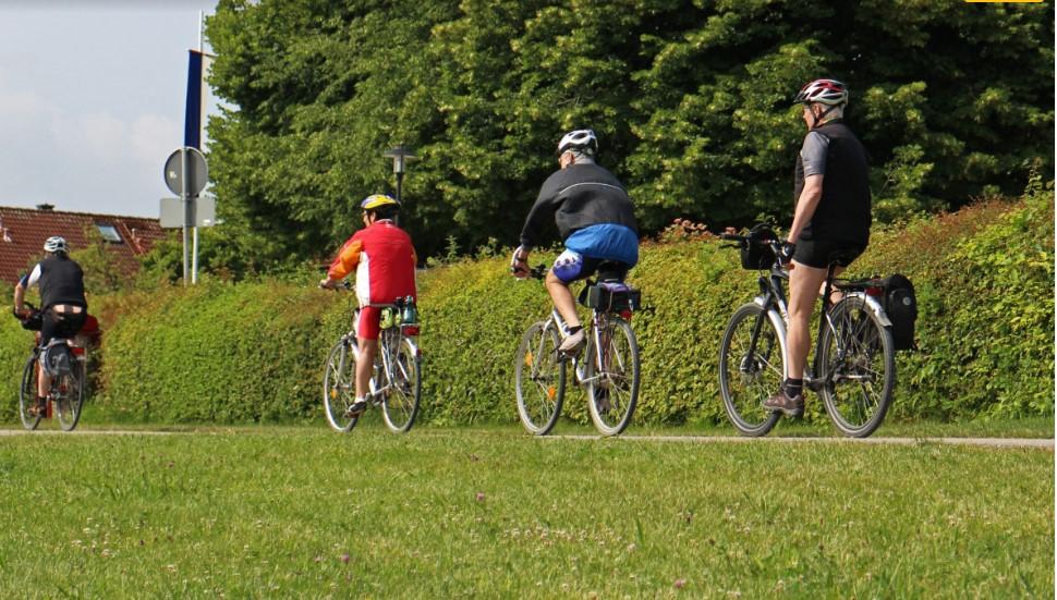 Pedalata lungo la nuova pista ciclabile