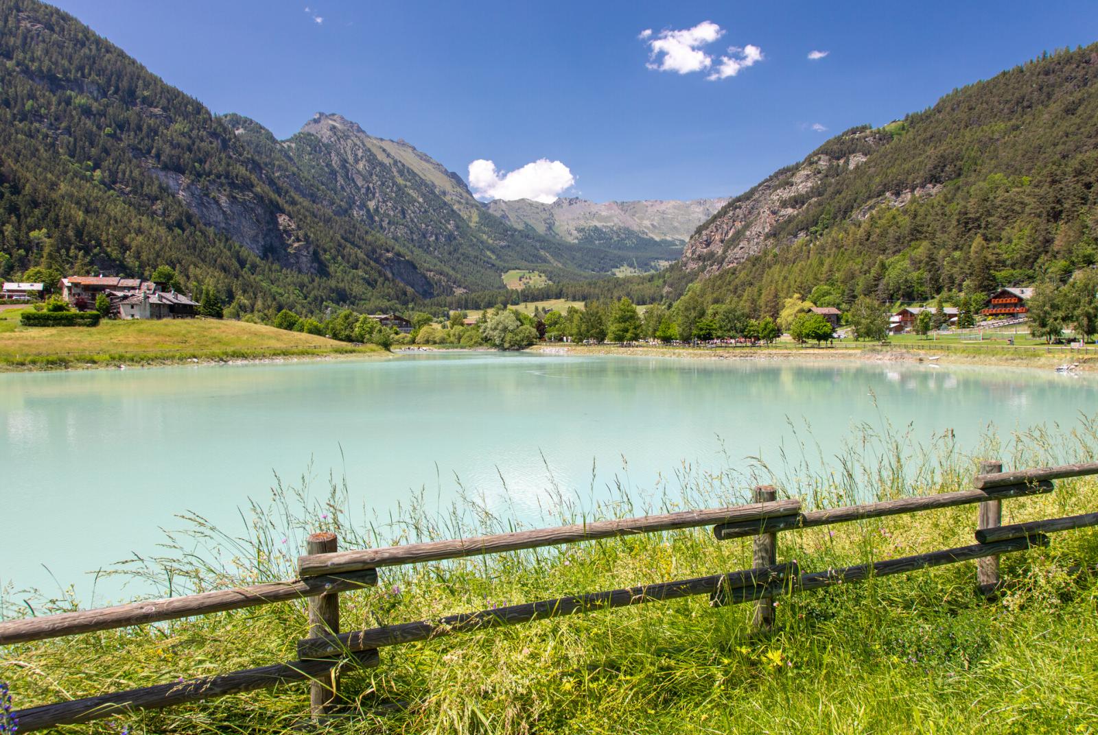 Laghetto di Brusson  Apéritif en musique country-rock avec Mikol Frachey