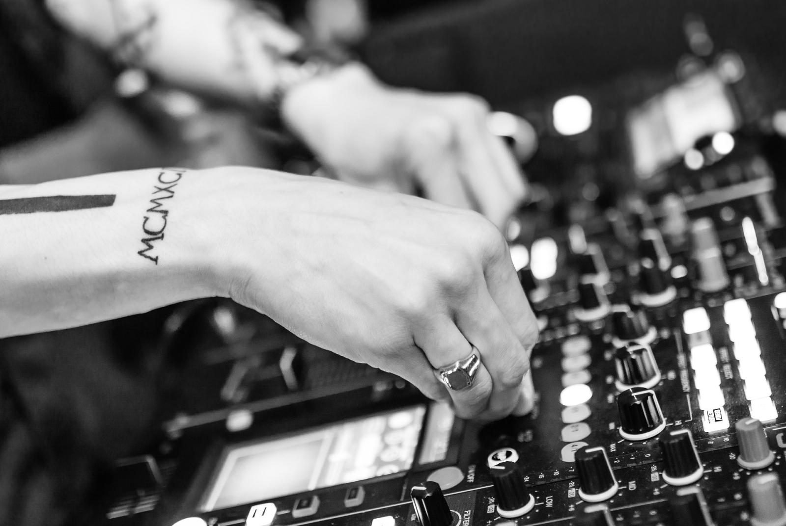 DJ musica dance  Aprés Ski à Pian Villy