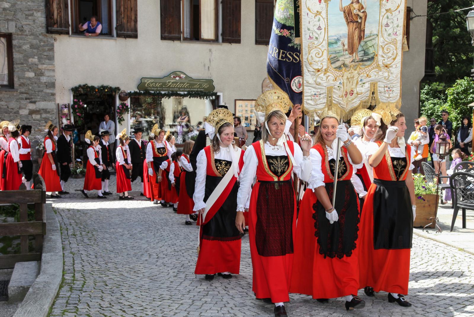 Incontro con gli autori - Lino e Nadia Guindani presentano "Énz Land: Gressoney, un angolo di terra Walser nel cuore delle Alpi"