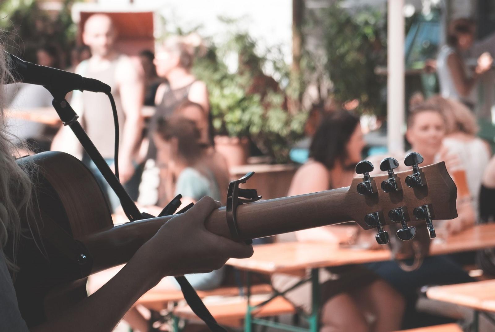 Live Music  TNT Band e Street food
