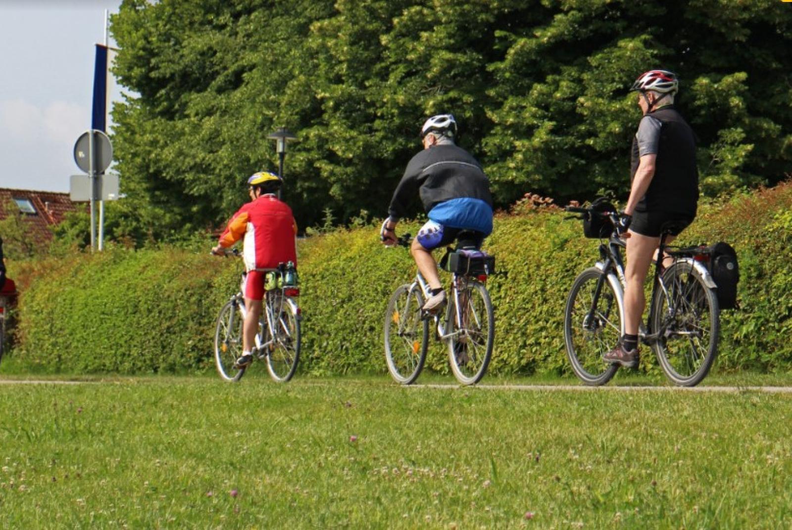 Pedalata lungo la nuova pista ciclabile